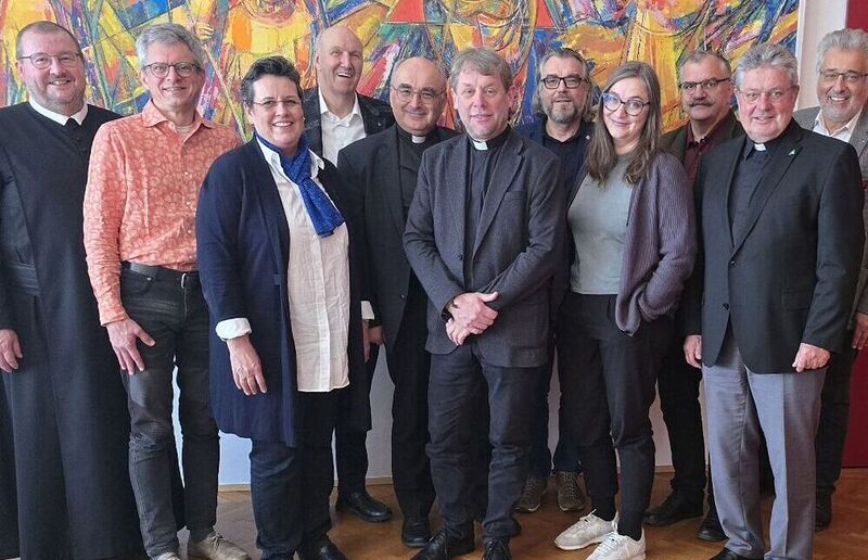 Geistliche Assistent:innen der KA Steiermark / DGS v.l. P. Gerwig Romirer OSB (KBW), Alfred Jokesch (DSG), Anna Hollwöger (KA-GS), P. Anton Witwer SJ (Forum GWK), Bischof Wilhelm Krautwaschl, Heimo Schäfmann (kfb), P. Wolfgang Dolzer SJ (KHJ), Anna Maria Steiner (KAB), Jürgen Krapscha (KMB), Hans Fei